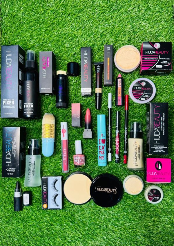 18 In 1 All Season Makeup Deal with Free delivery